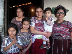 総合福祉ｾﾝﾀｰｳｨﾝﾄﾞｳ美術館 小林グレイ愛子写真展「グアテマラの女性たちの暮らしと布」～グアテマラに魅せられて～